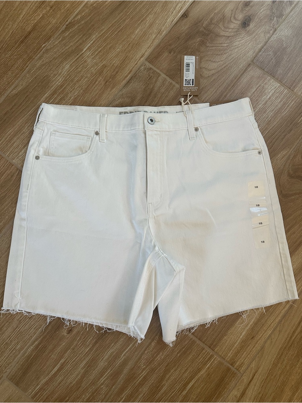 🆕NWT Eddie Bauer Authentic Voyager White Frayed cutoff hem Shorts SIze 18